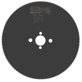 Fémkörfűrész menesztő furatos